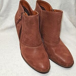 Baretraps Cacie Women's Bootie Brown